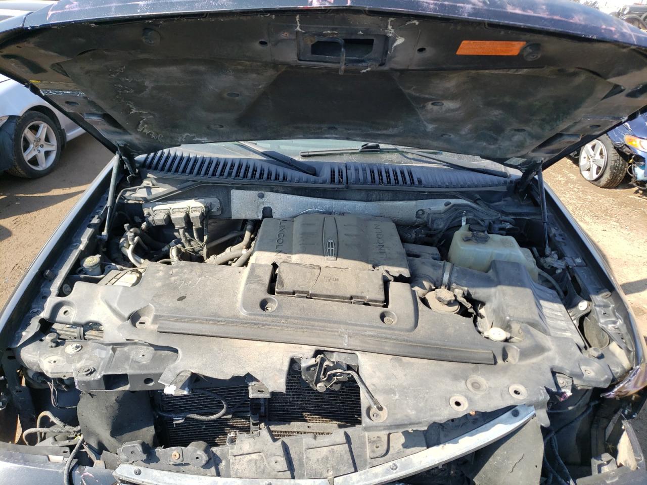 Photo 7 from auction – 2011 LINCOLN NAVIGATOR with VIN 5LMJJ3J52BEJ06400
