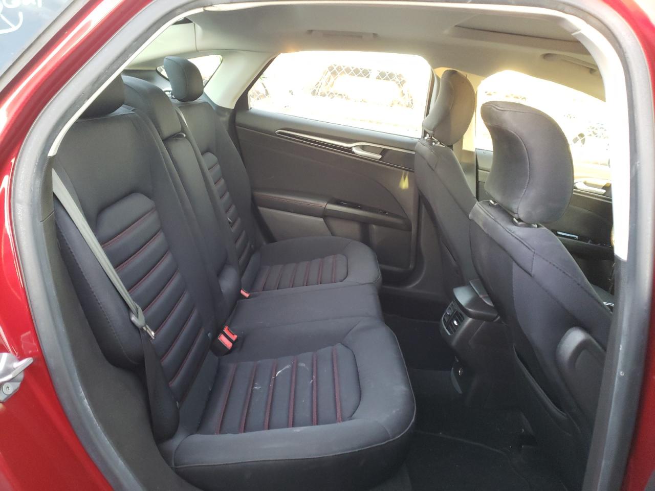 Photo 6 from auction – 2016 FORD FUSION SE with VIN 3FA6P0H97GR364747