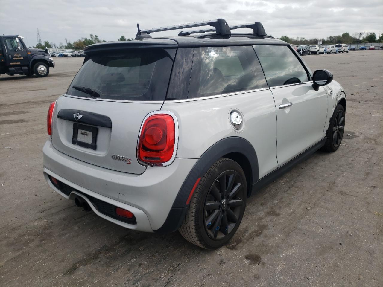 Photo 4 from auction – 2016 MINI COOPER S with VIN WMWXP7C55G2C60984