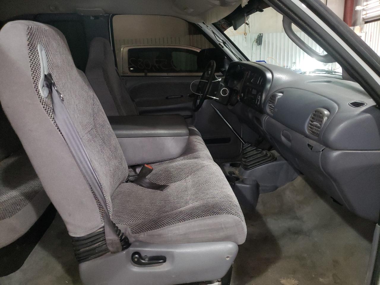 Photo 5 from auction – 2001 DODGE RAM 2500 with VIN 3B7KC23701G227593
