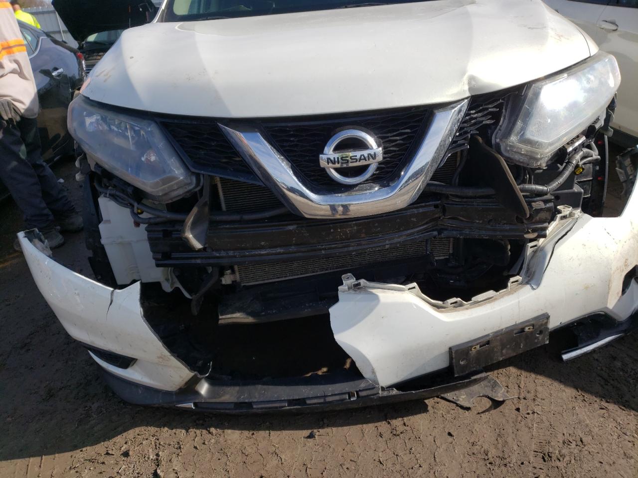 Photo 9 from auction – 2014 NISSAN ROGUE S with VIN 5N1AT2MV3EC867830
