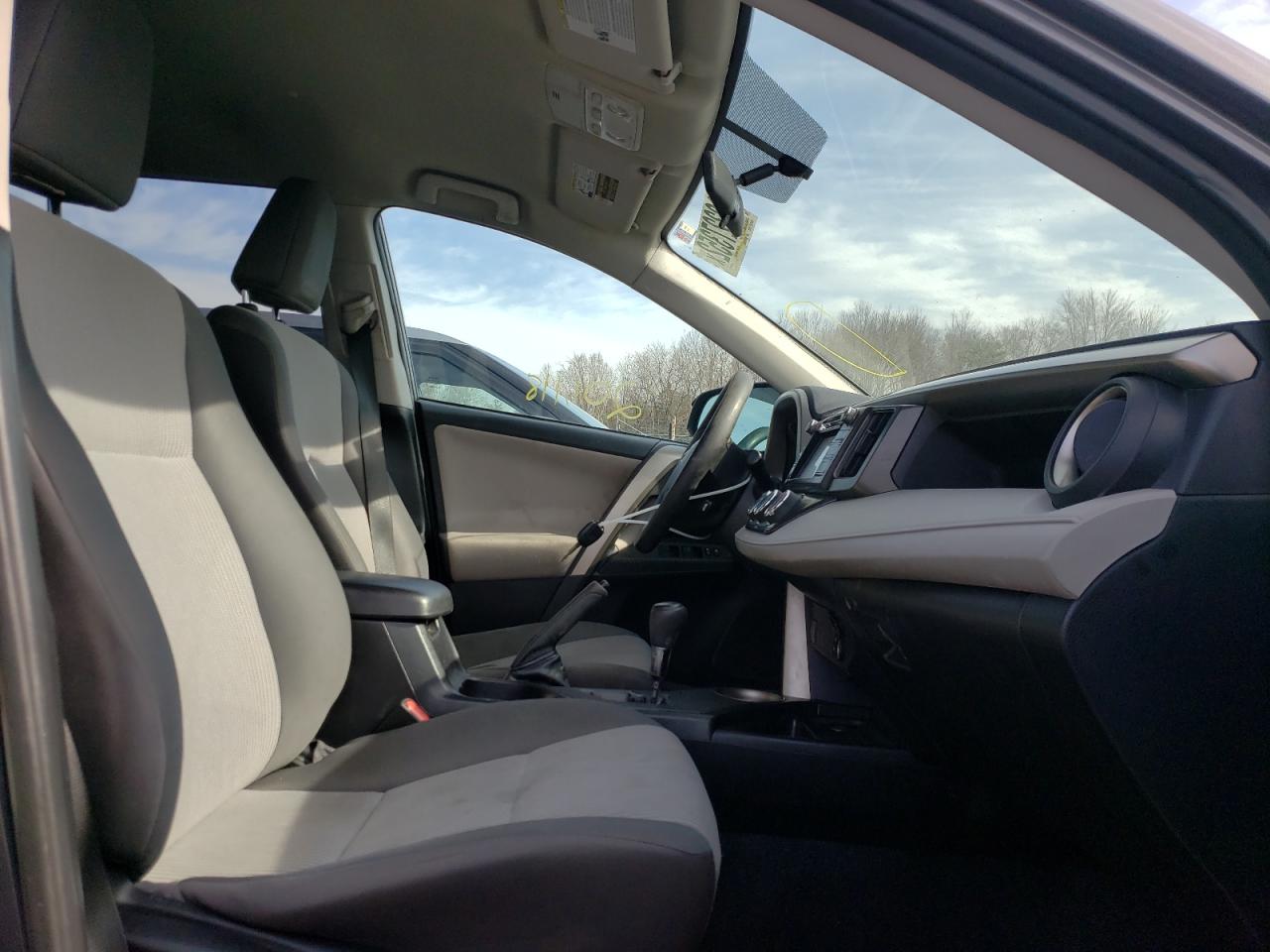Photo 5 from auction – 2014 TOYOTA RAV4 LE with VIN 2T3BFREV0EW210777