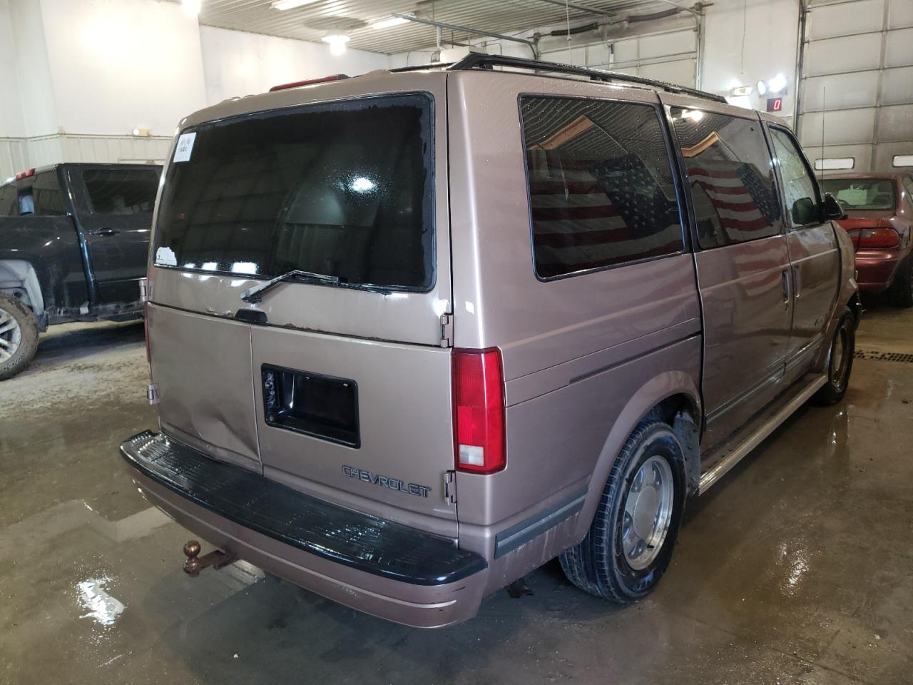 Photo 4 from auction – 1996 CHEVROLET ASTRO with VIN 1GNEL19W8TB175817