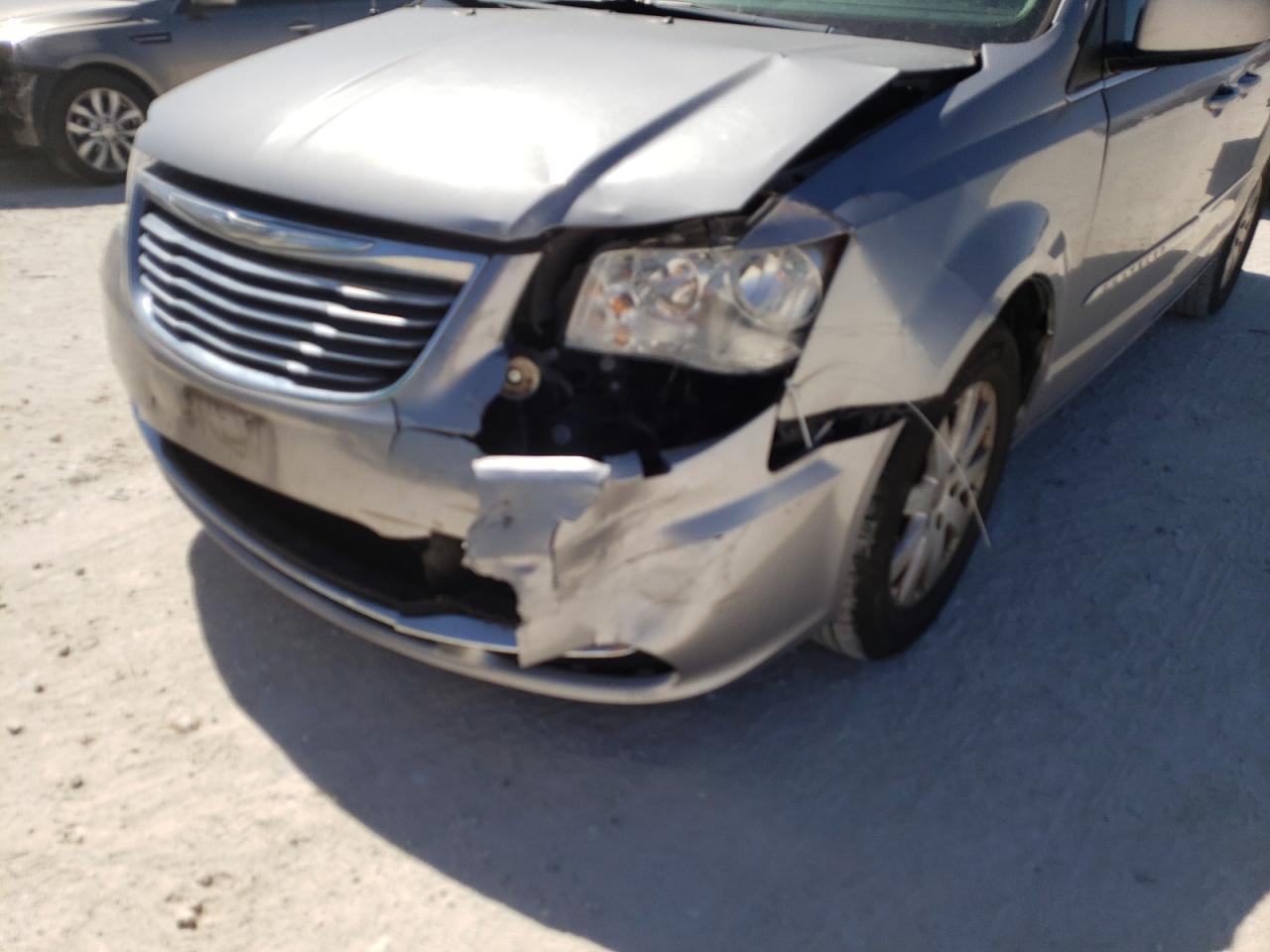 Photo 9 from auction – 2014 CHRYSLER TOWN & COU with VIN 2C4RC1BG3ER272067