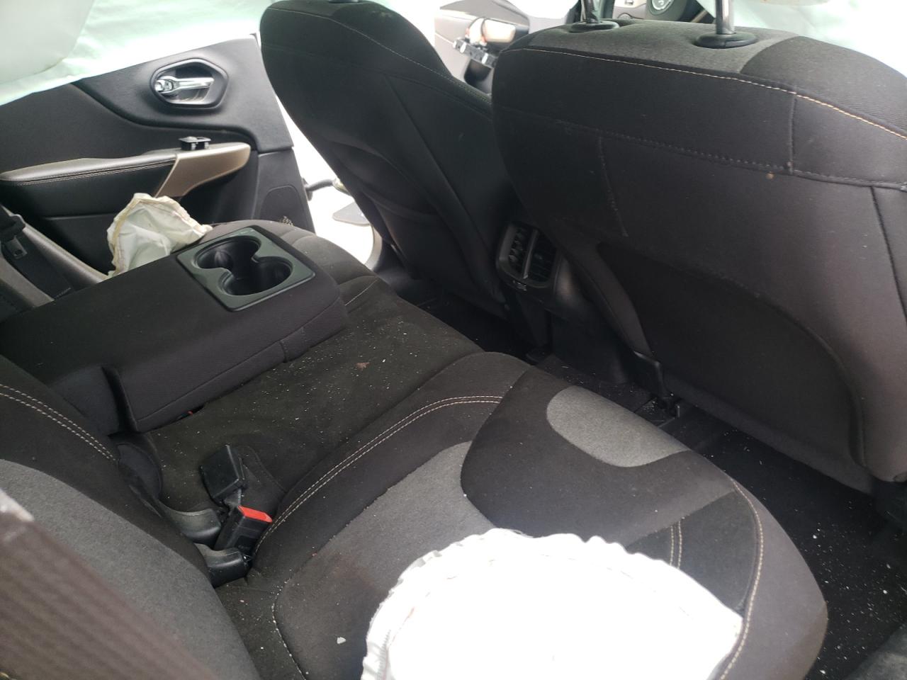 Photo 6 from auction – 2018 JEEP CHEROKEE L with VIN 1C4PJLCB3JD552953