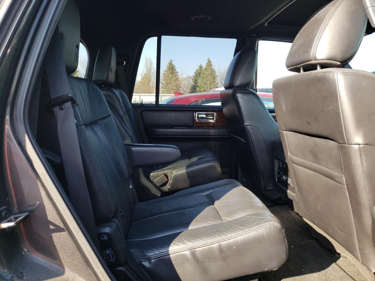 Photo 6 from auction – 2016 LINCOLN NAVIGATOR with VIN 5LMJJ2JT2GEL05737