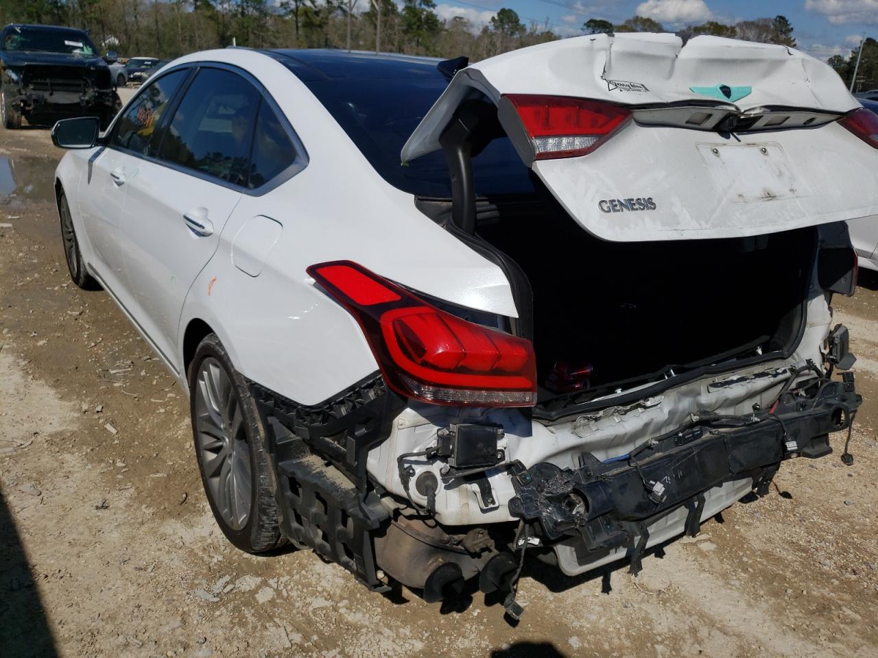 Photo 3 from auction – 2015 HYUNDAI GENESIS 5. with VIN KMHGN4JF9FU041735