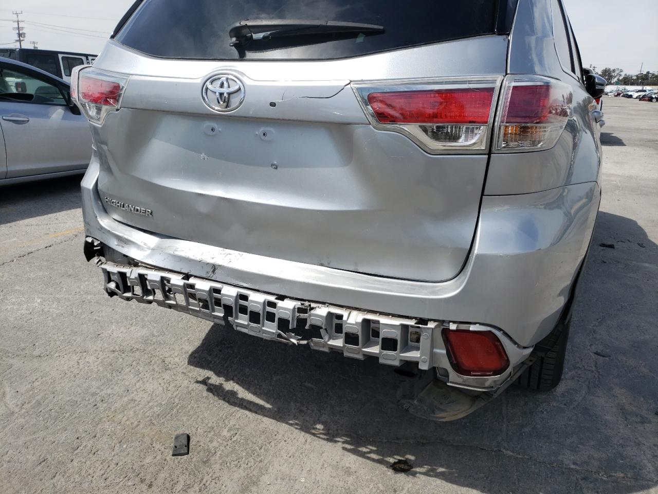 Photo 9 from auction – 2015 TOYOTA HIGHLANDER with VIN 5TDJKRFH3FS174246