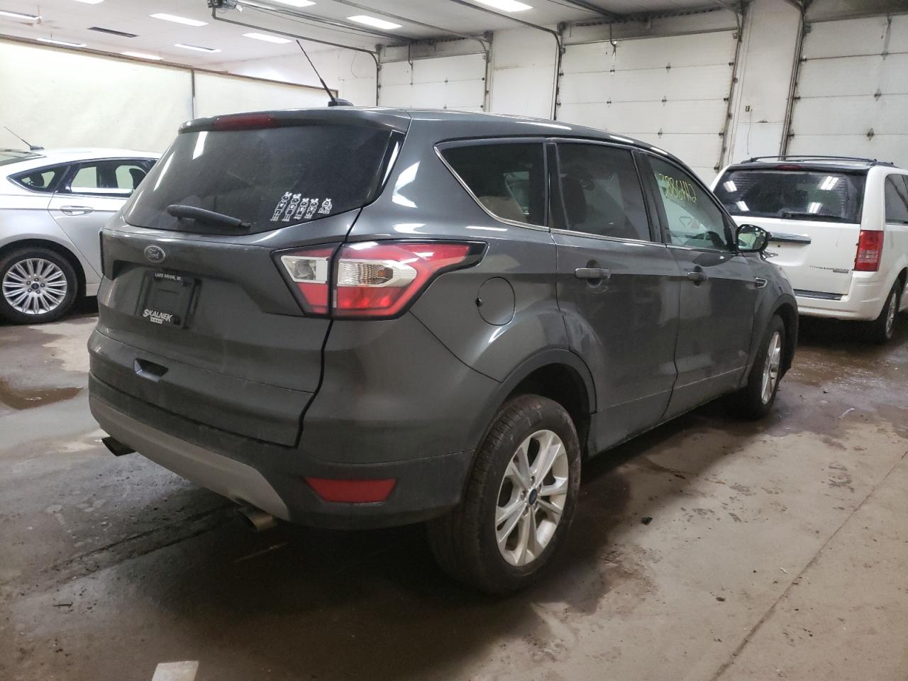 Photo 4 from auction – 2017 FORD ESCAPE SE with VIN 1FMCU9G96HUF06233