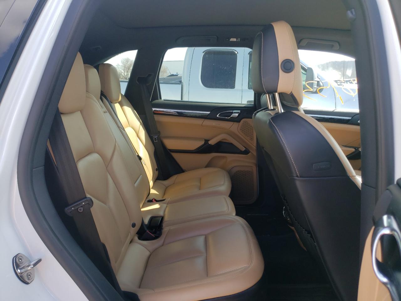 Photo 6 from auction – 2017 PORSCHE CAYENNE S with VIN WP1AB2A26HLA51621