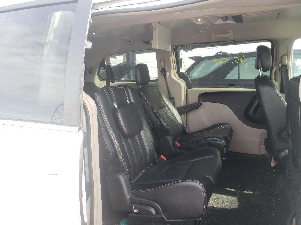 Photo 6 from auction – 2014 CHRYSLER TOWN & COU with VIN 2C4RC1BG3ER438166