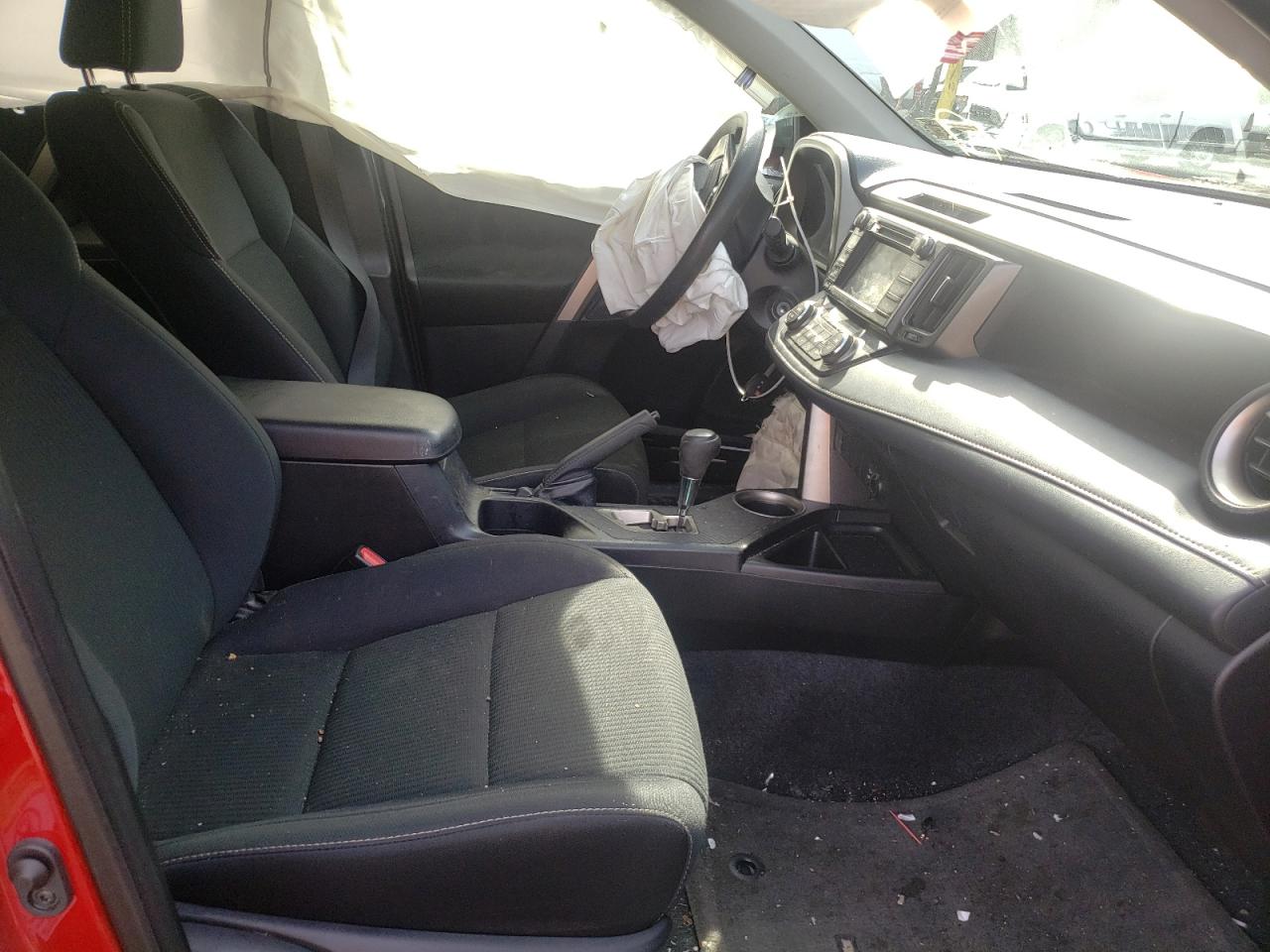 Photo 5 from auction – 2014 TOYOTA RAV4 XLE with VIN 2T3RFREV0EW126067