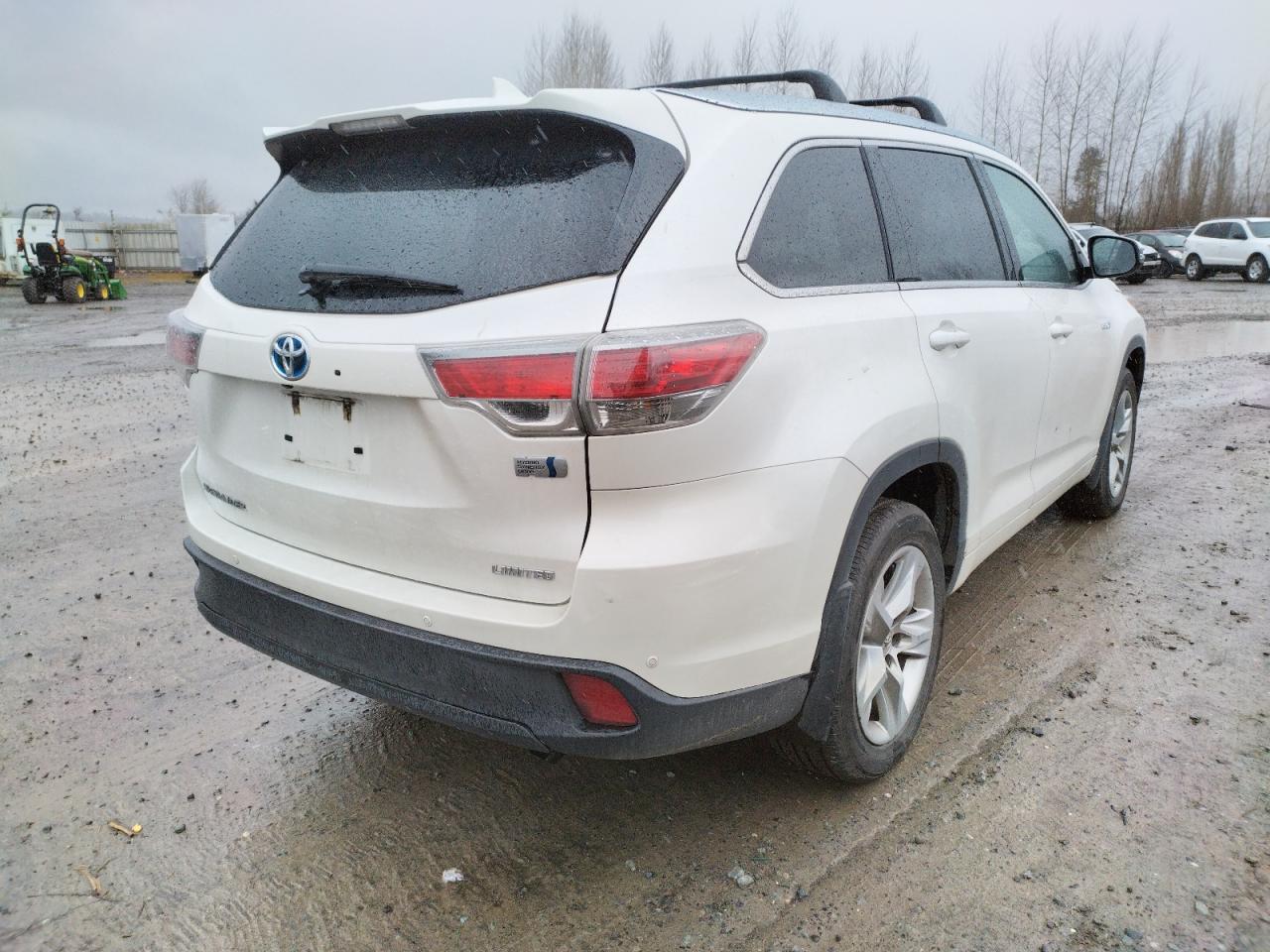 Photo 4 from auction – 2015 TOYOTA HIGHLANDER with VIN 5TDDCRFH1FS013095