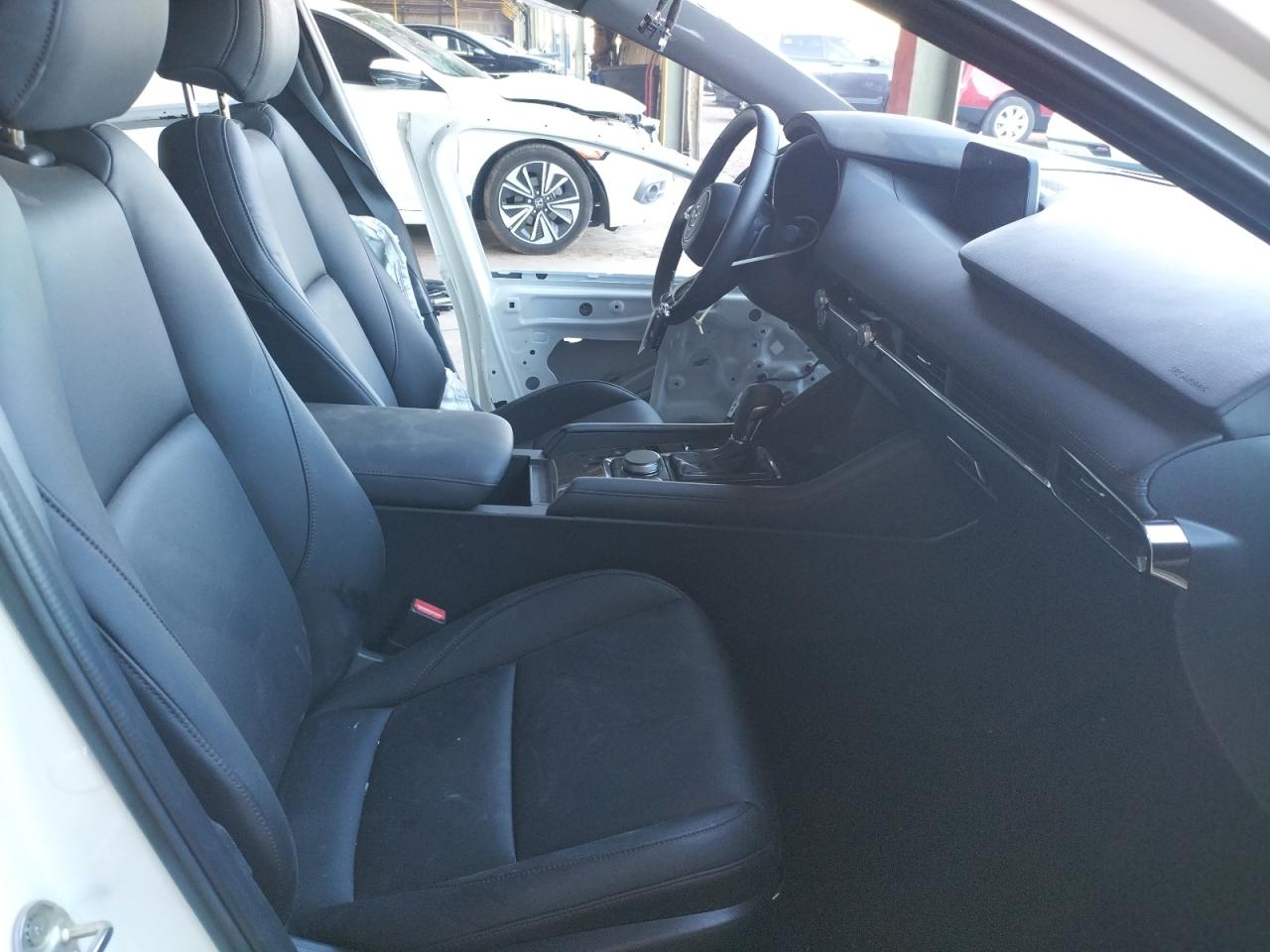 Photo 5 from auction – 2021 MAZDA 3 with VIN JM1BPBJY8M1335365