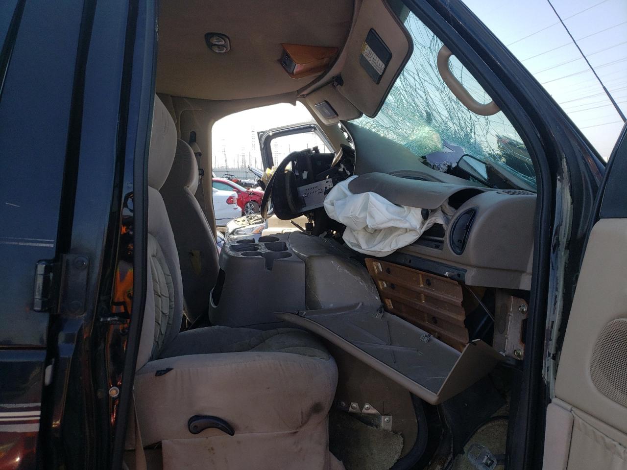 Photo 5 from auction – 2002 FORD ECONOLINE with VIN 1FDRE14W92HA49307