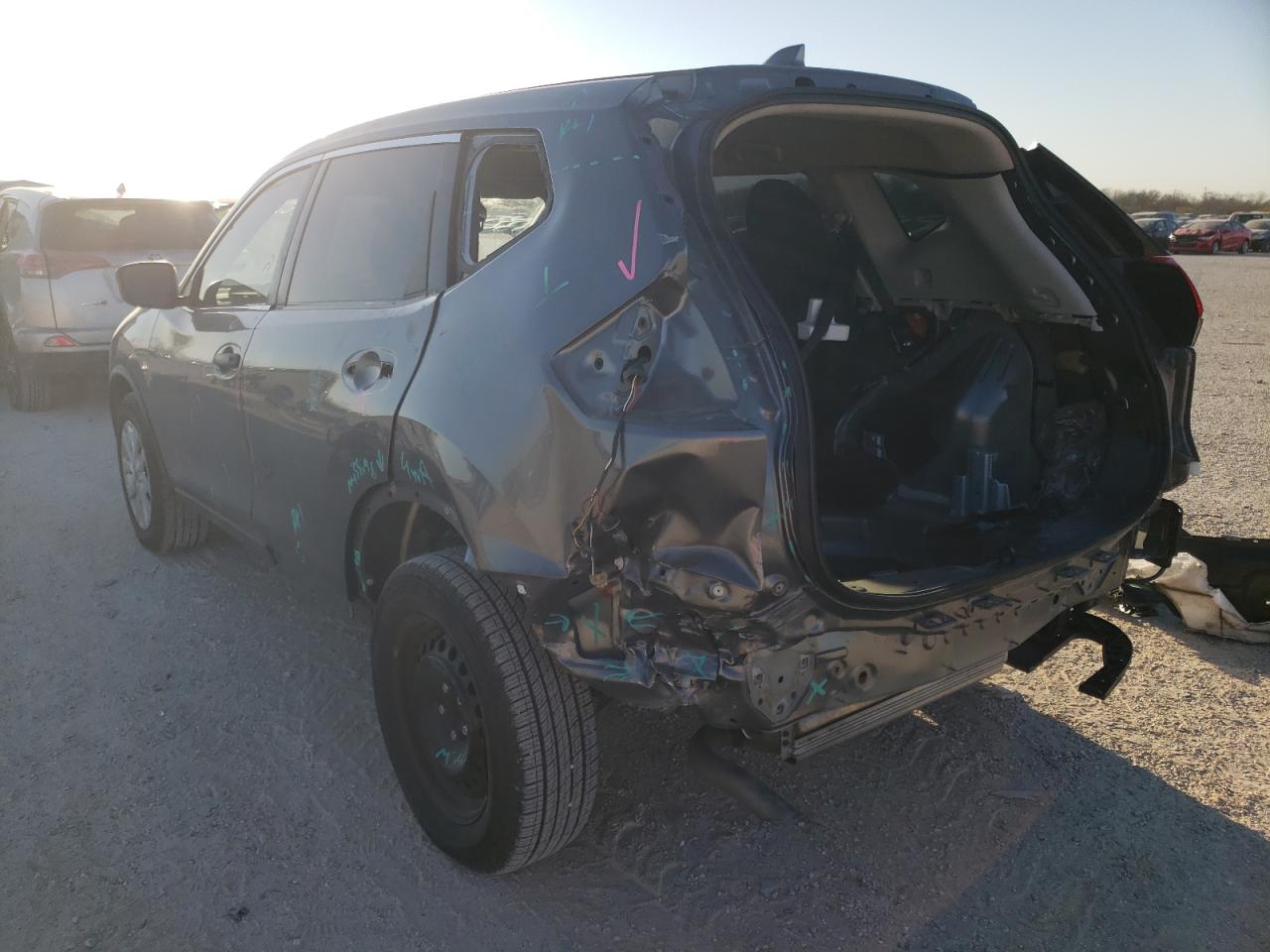 Photo 3 from auction – 2019 NISSAN ROGUE S with VIN KNMAT2MT0KP560462