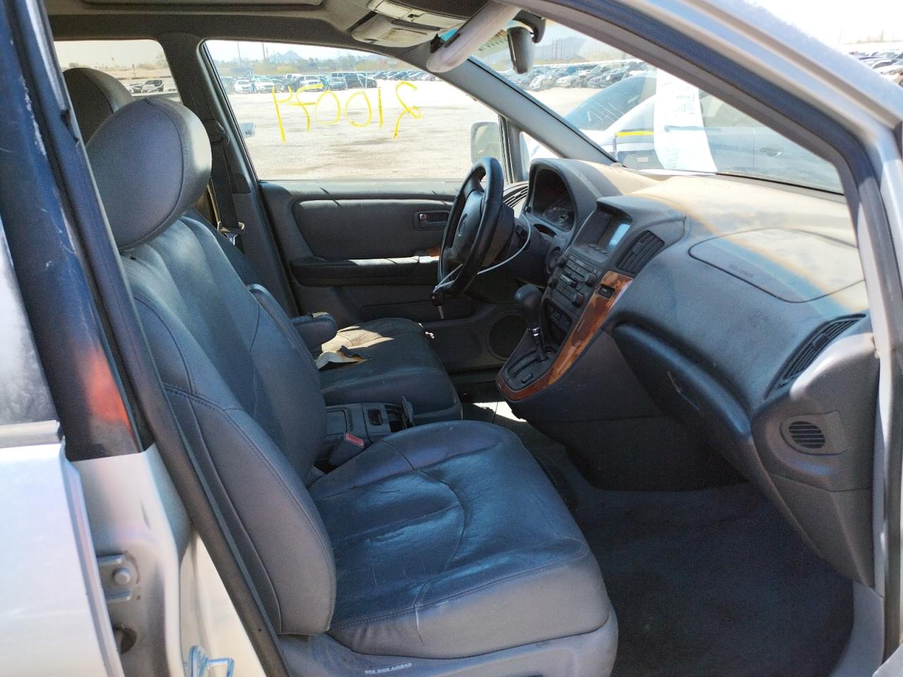 Photo 5 from auction – 1999 LEXUS RX 300 with VIN JT6HF10U5X0073621