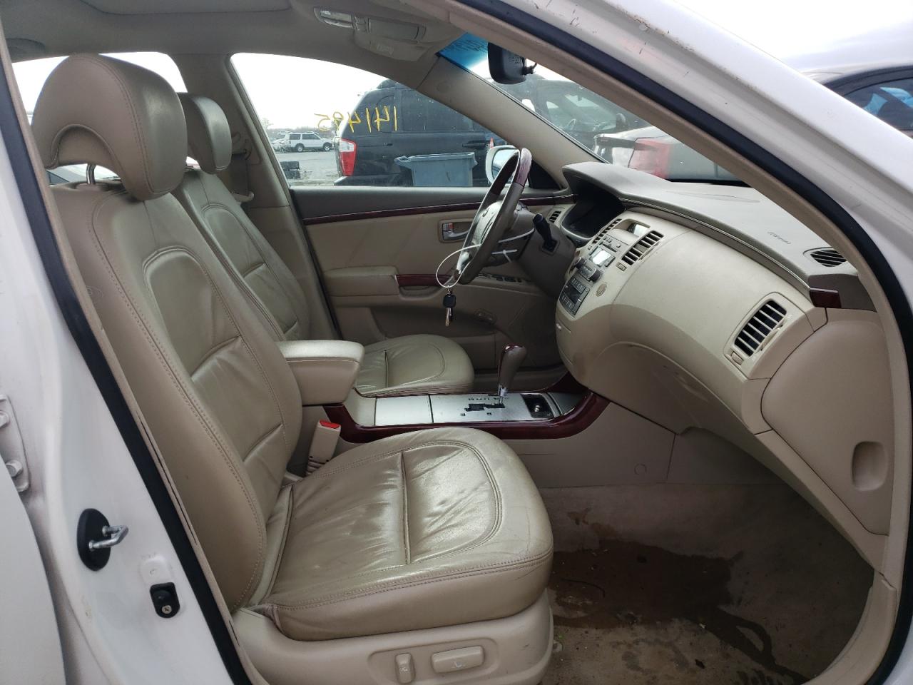 Photo 5 from auction – 2008 HYUNDAI AZERA SE with VIN KMHFC46FX8A272321