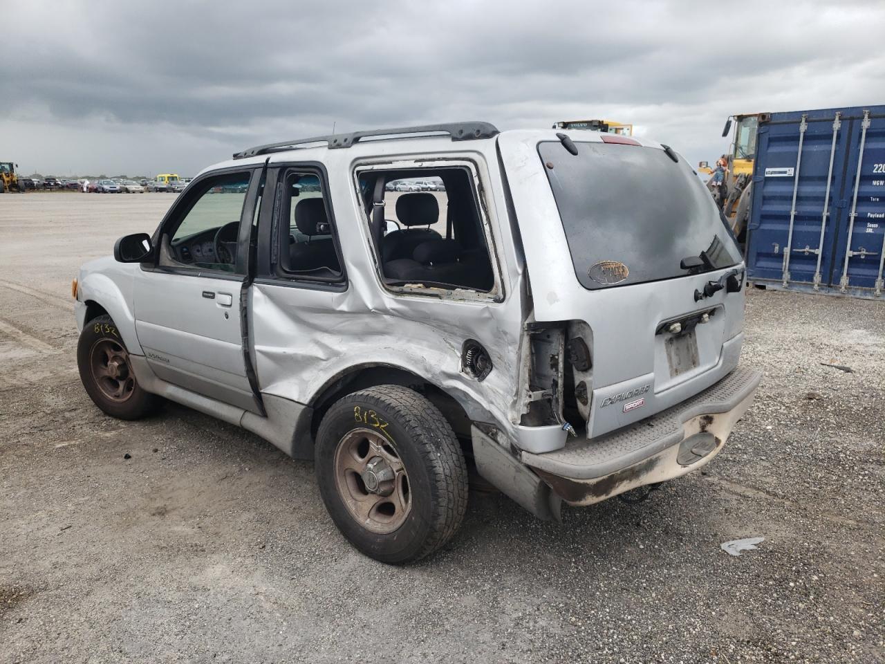 Photo 3 from auction – 2002 FORD EXPLORER S with VIN 1FMYU60E92UC16636
