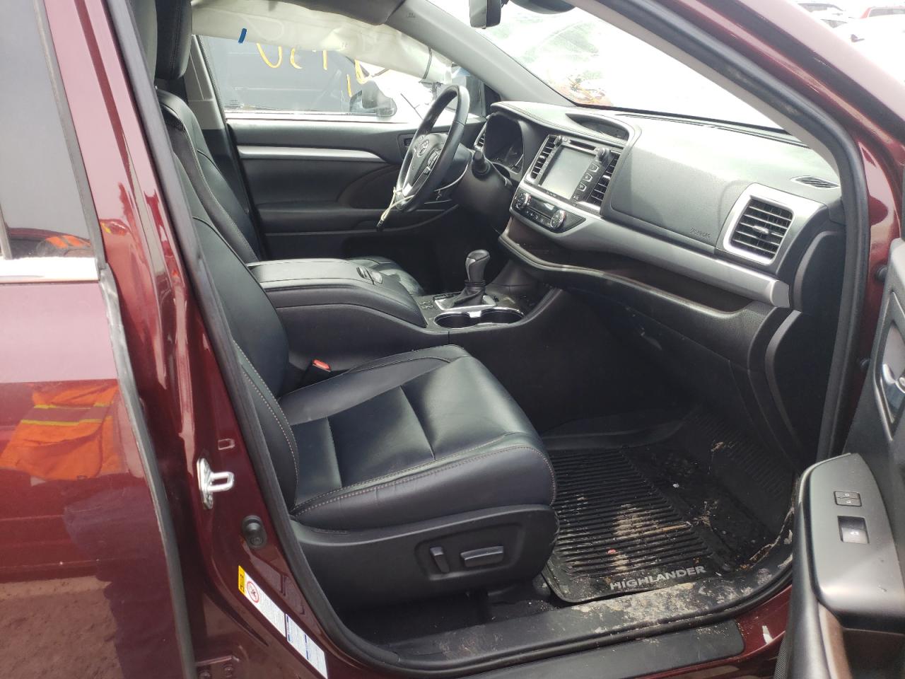 Photo 5 from auction – 2018 TOYOTA HIGHLANDER with VIN 5TDJZRFH9JS870954