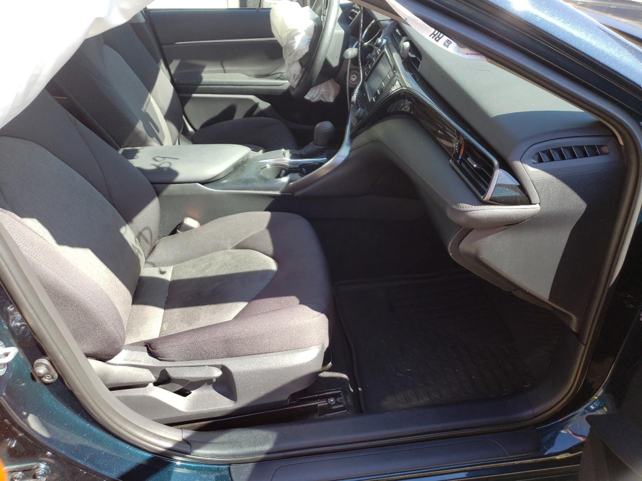 Photo 5 from auction – 2020 TOYOTA CAMRY LE with VIN 4T1C11AK7LU990959