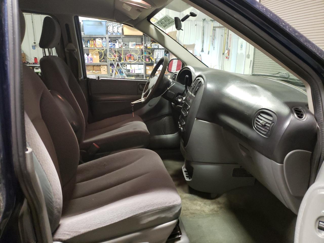Photo 5 from auction – 2006 DODGE GRAND CARA with VIN 1D4GP24R56B754493