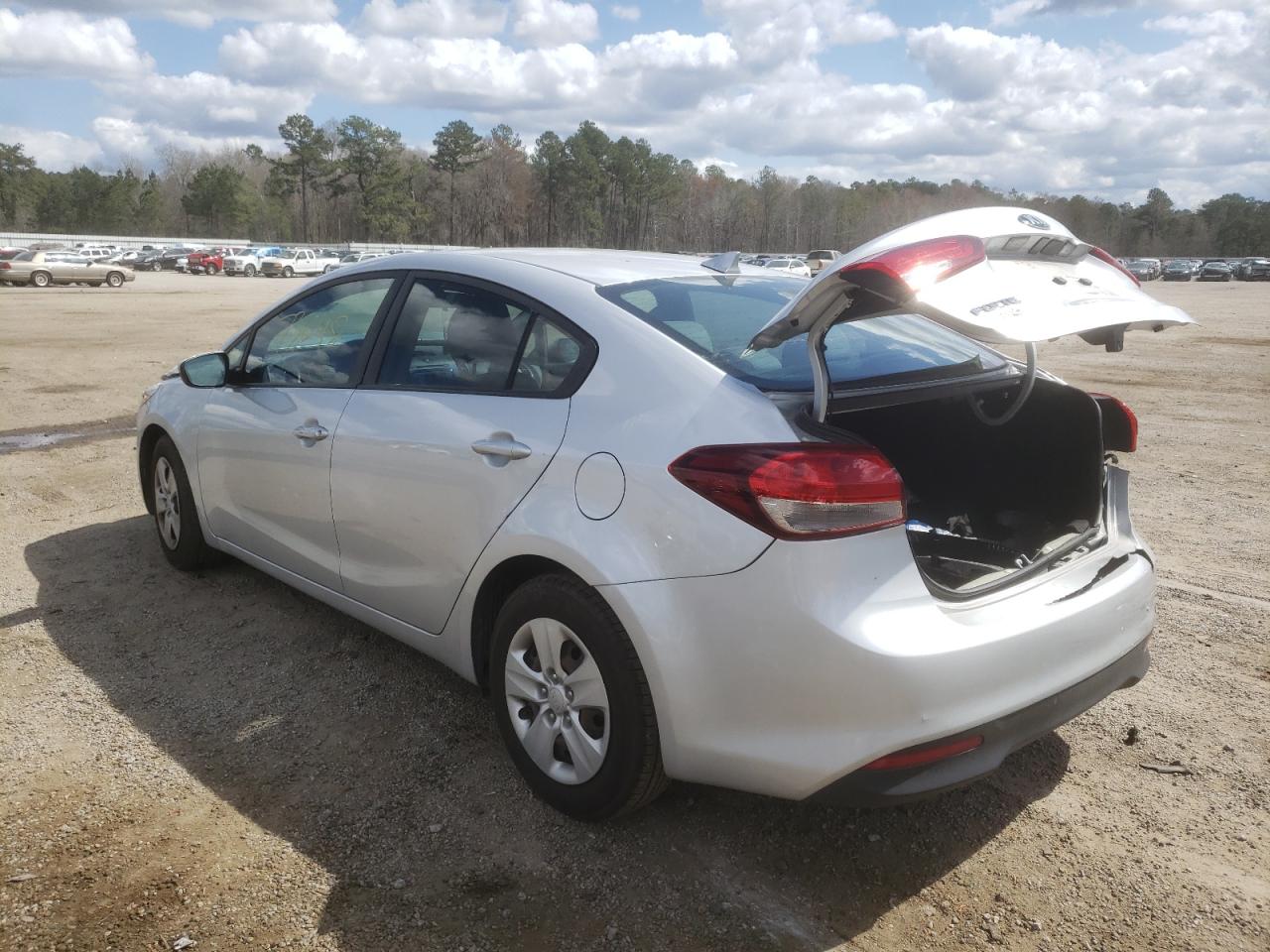 Photo 3 from auction – 2017 KIA FORTE LX with VIN 3KPFK4A77HE058052
