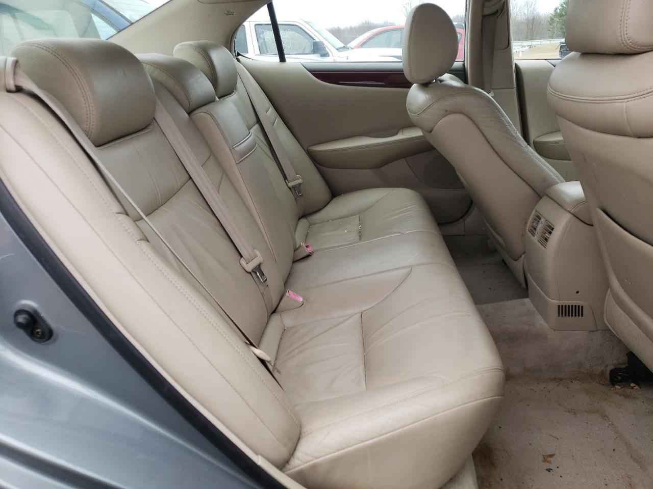 Photo 6 from auction – 2004 LEXUS ES 330 with VIN JTHBA30G045024939