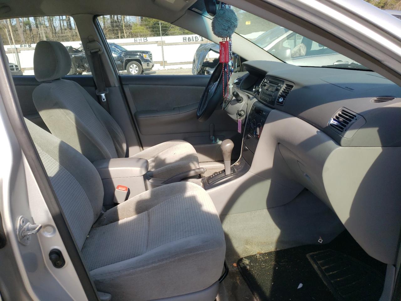 Photo 5 from auction – 2005 TOYOTA COROLLA CE with VIN JTDBR32E350054117