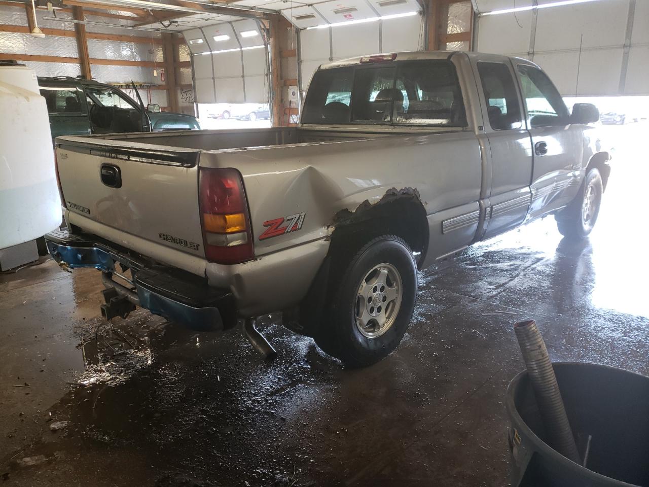 Photo 4 from auction – 1999 CHEVROLET SILVERADO with VIN 1GCEK19T0XE179219