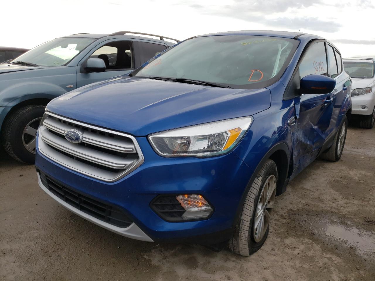 Photo 2 from auction – 2017 FORD ESCAPE SE with VIN 1FMCU0GD7HUB12871