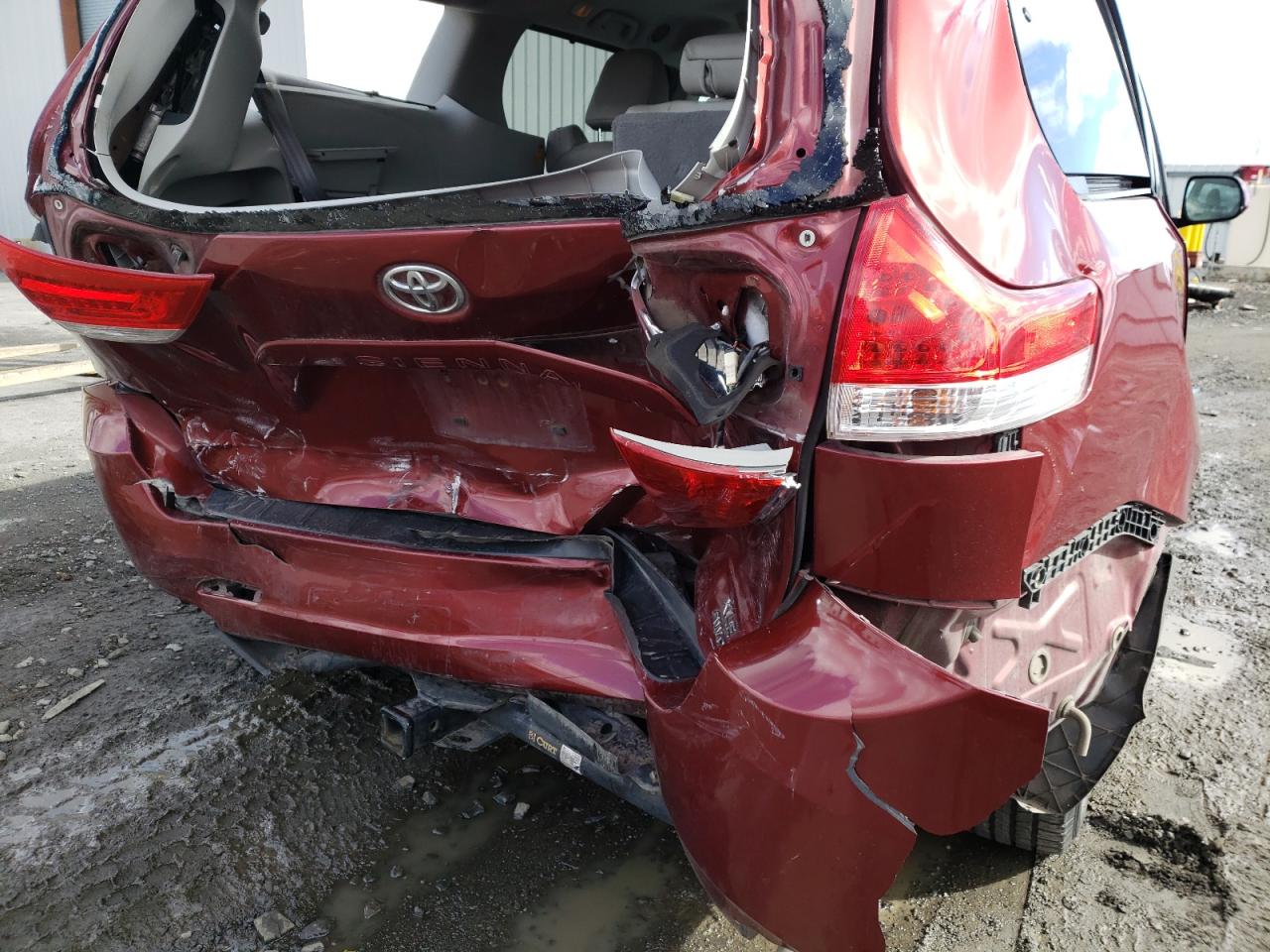Photo 9 from auction – 2011 TOYOTA SIENNA XLE with VIN 5TDDK3DCXBS011668