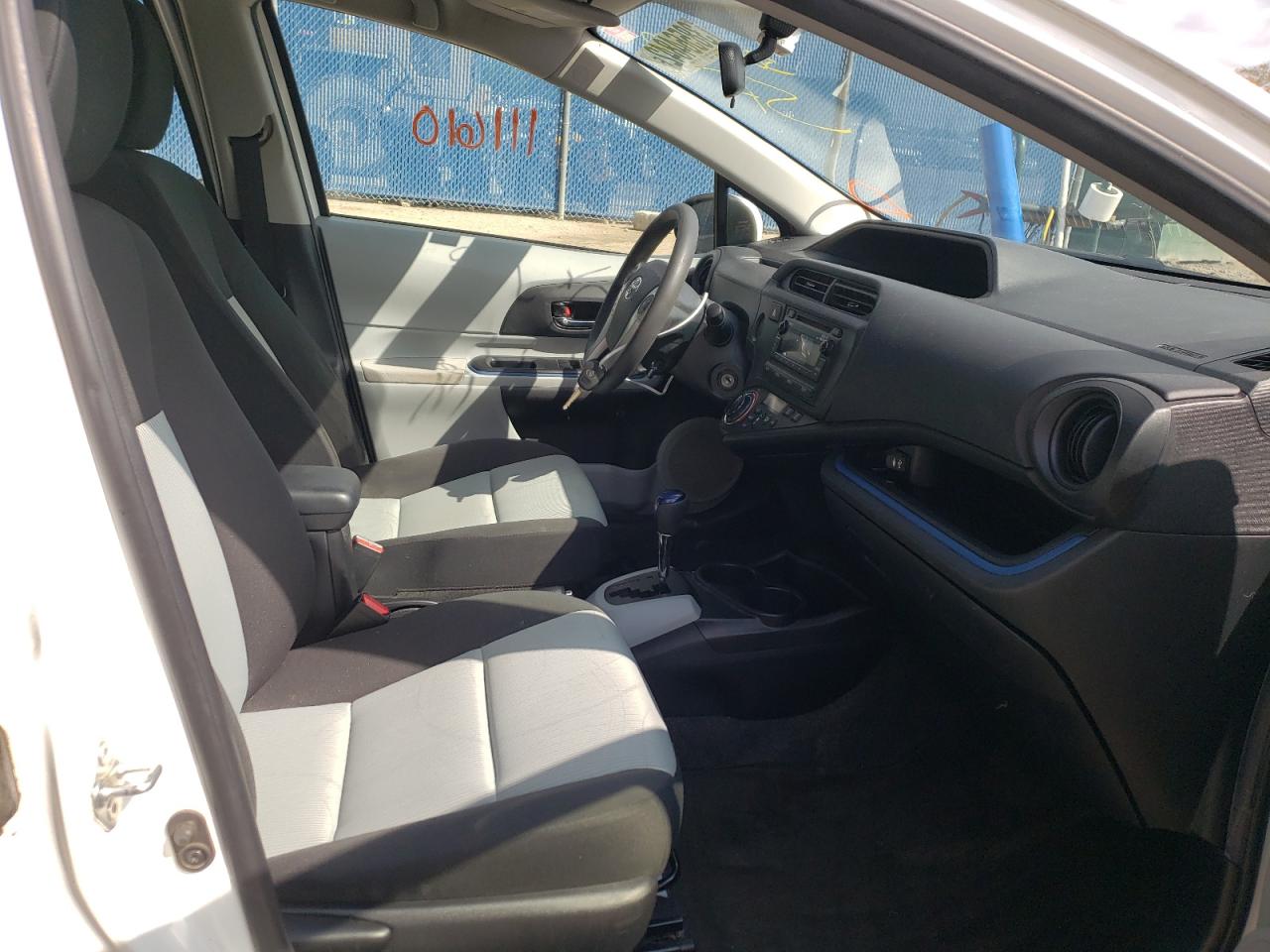 Photo 5 from auction – 2013 TOYOTA PRIUS C with VIN JTDKDTB31D1542696