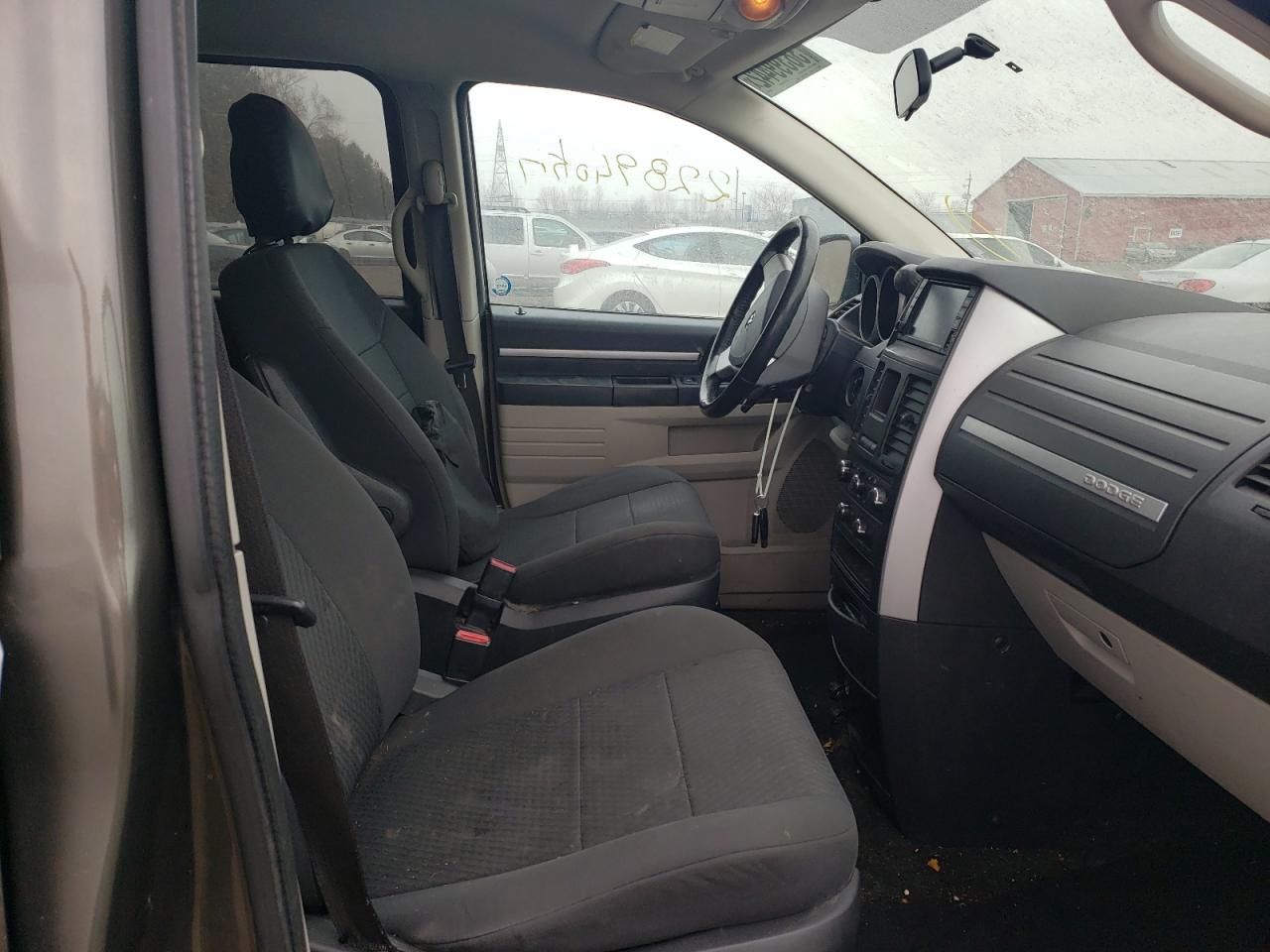 Photo 5 from auction – 2010 DODGE GRAND CARA with VIN 2D4RN4DE3AR225335