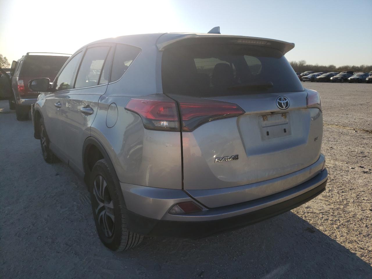 Photo 3 from auction – 2018 TOYOTA RAV4 LE with VIN JTMZFREV9JJ190052