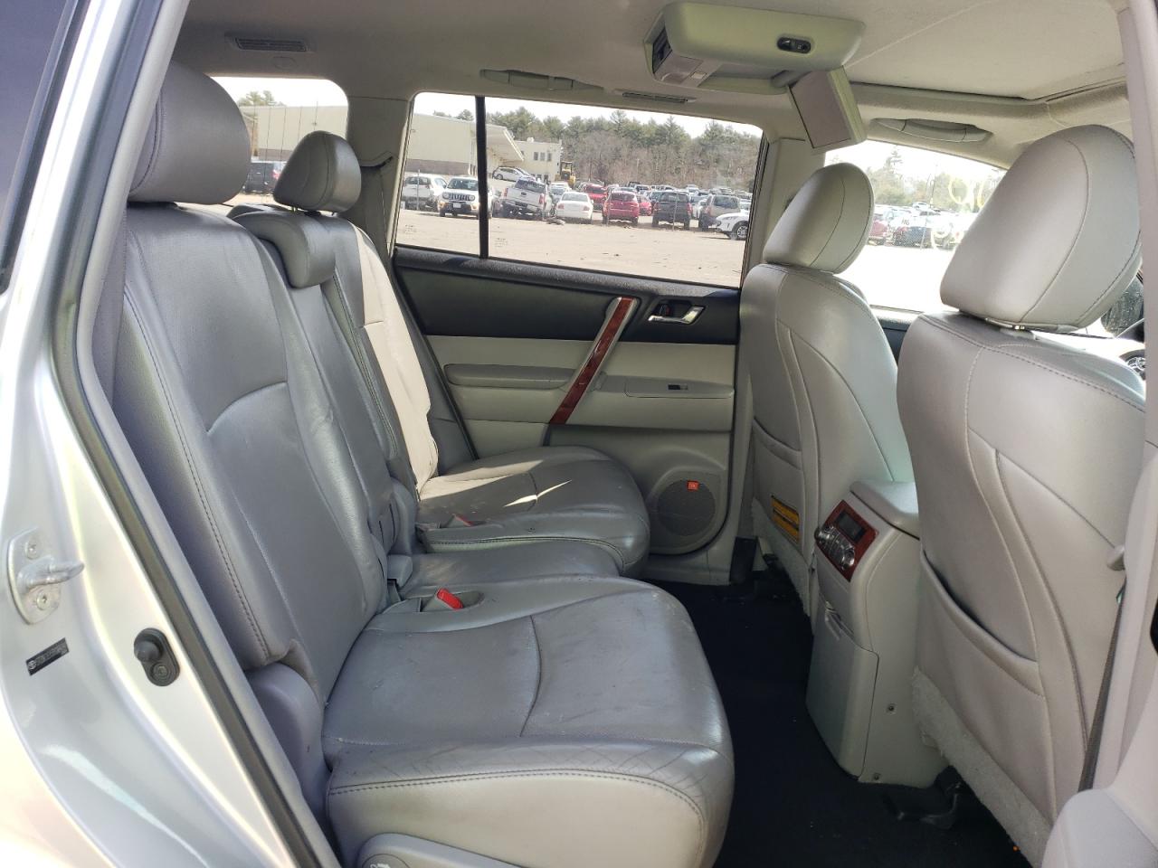 Photo 6 from auction – 2011 TOYOTA HIGHLANDER with VIN 5TDDK3EH5BS064241