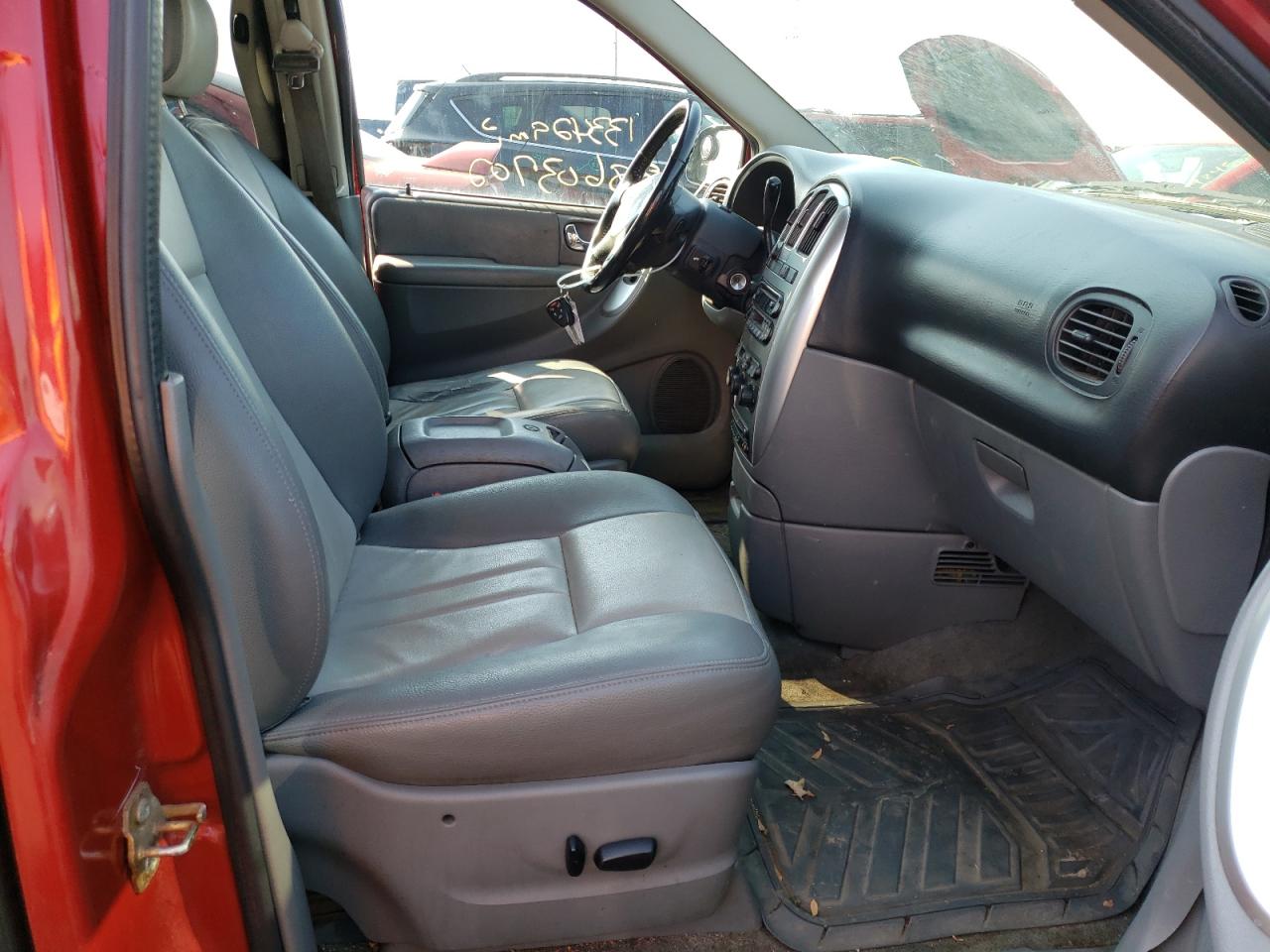 Photo 5 from auction – 2007 DODGE GRAND CARA with VIN 2D4GP44L17R149736