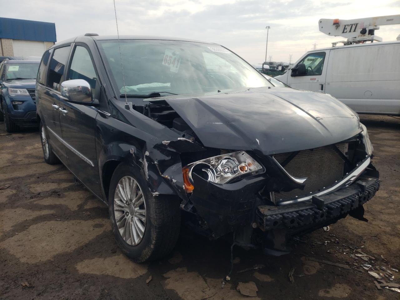 CHRYSLER TOWN & COU 2014 with VIN 2C4RC1GG7ER466853 - Photo from auction