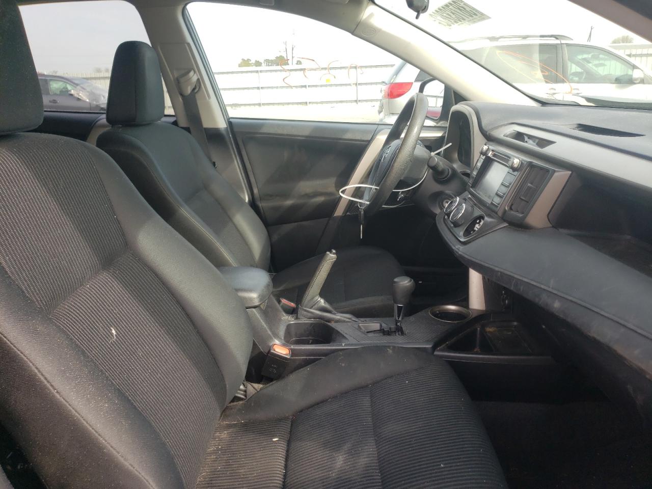 Photo 5 from auction – 2015 TOYOTA RAV4 LE with VIN 2T3ZFREV1FW142103