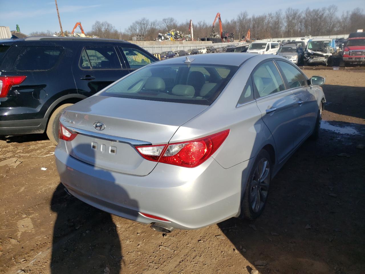 Photo 4 from auction – 2013 HYUNDAI SONATA SE with VIN 5NPEC4AC1DH682067