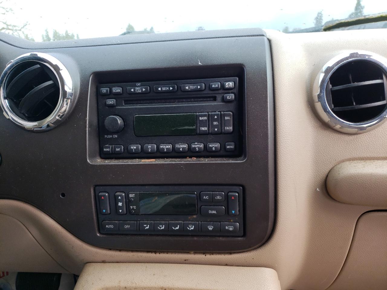 Photo 9 from auction – 2006 FORD EXPEDITION with VIN 1FMPU17556LA85057