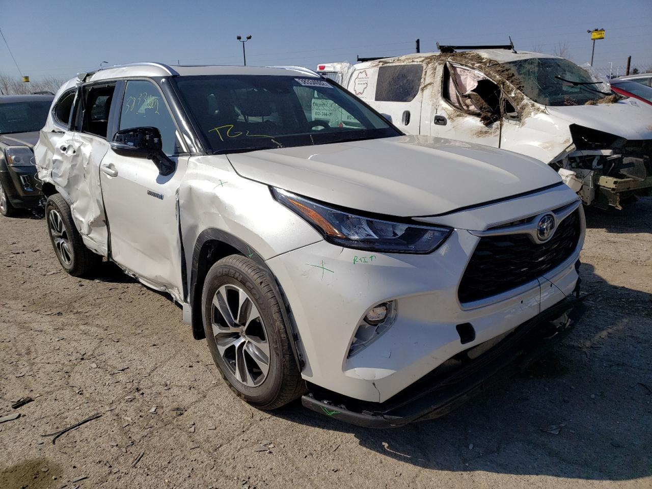 TOYOTA HIGHLANDER 2020 with VIN 5TDGBRCH6LS500809 - Photo from auction