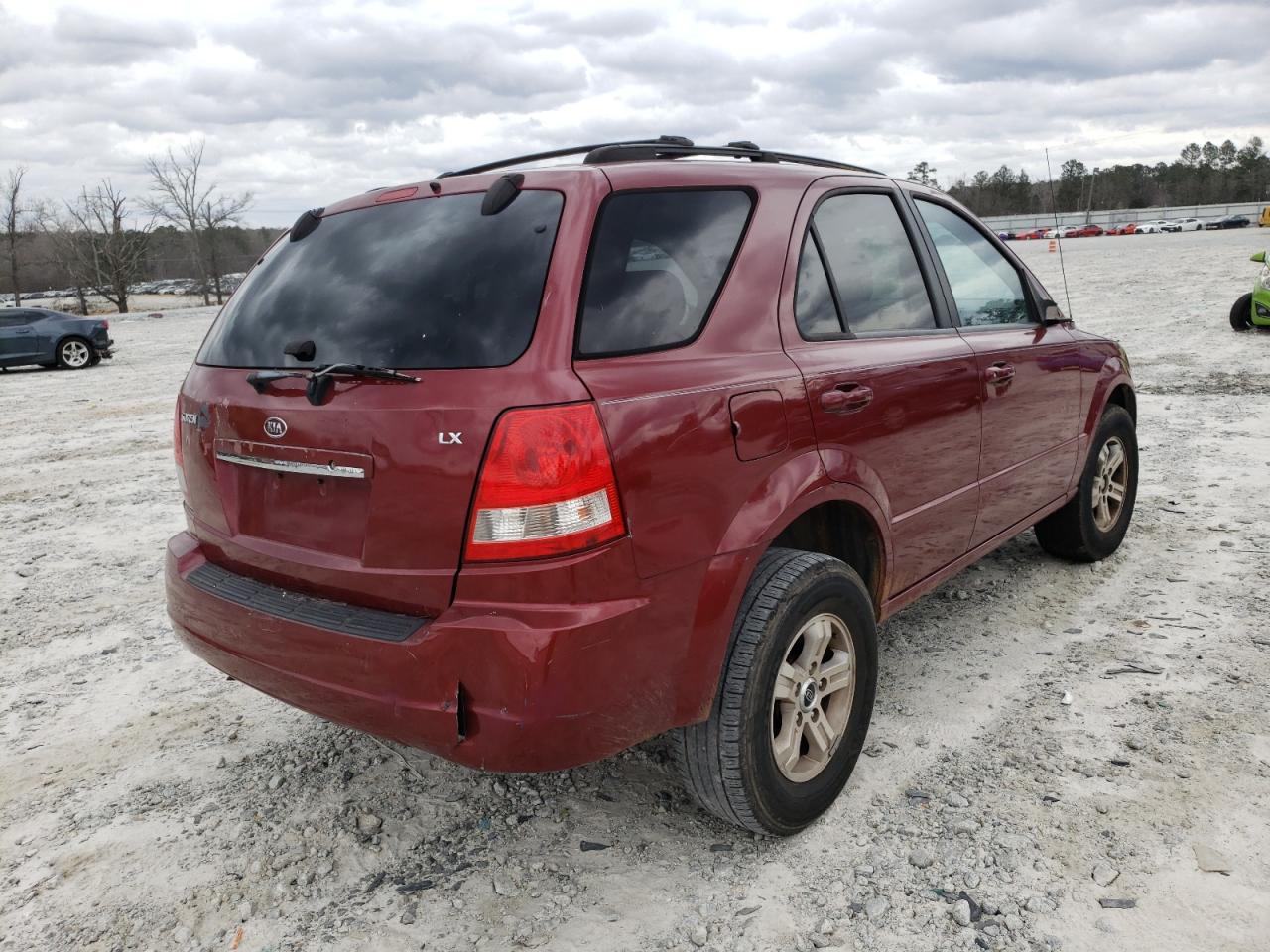 Photo 4 from auction – 2005 KIA SORENTO EX with VIN KNDJD733855347352