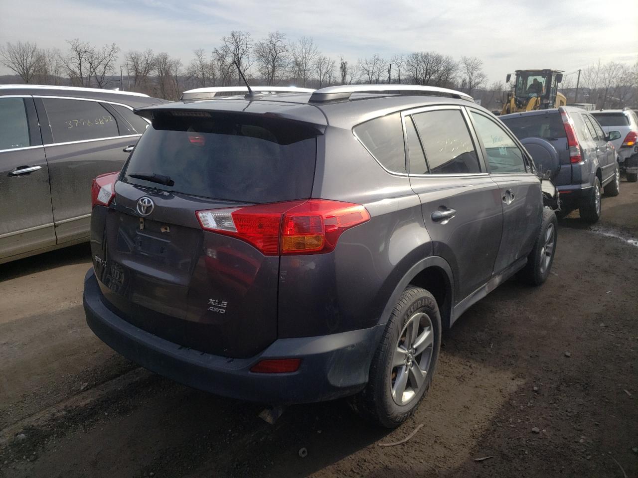 Photo 4 from auction – 2015 TOYOTA RAV4 XLE with VIN 2T3RFREV7FW320337