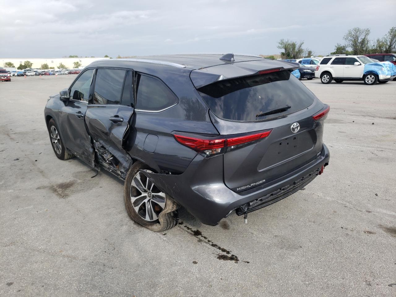 Photo 3 from auction – 2020 TOYOTA HIGHLANDER with VIN 5TDGZRAH2LS513961