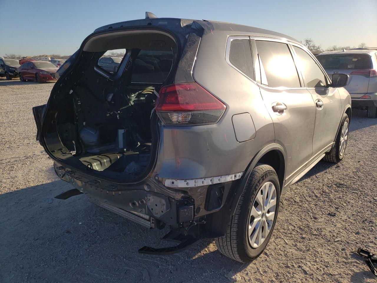 Photo 4 from auction – 2019 NISSAN ROGUE S with VIN KNMAT2MT0KP560462