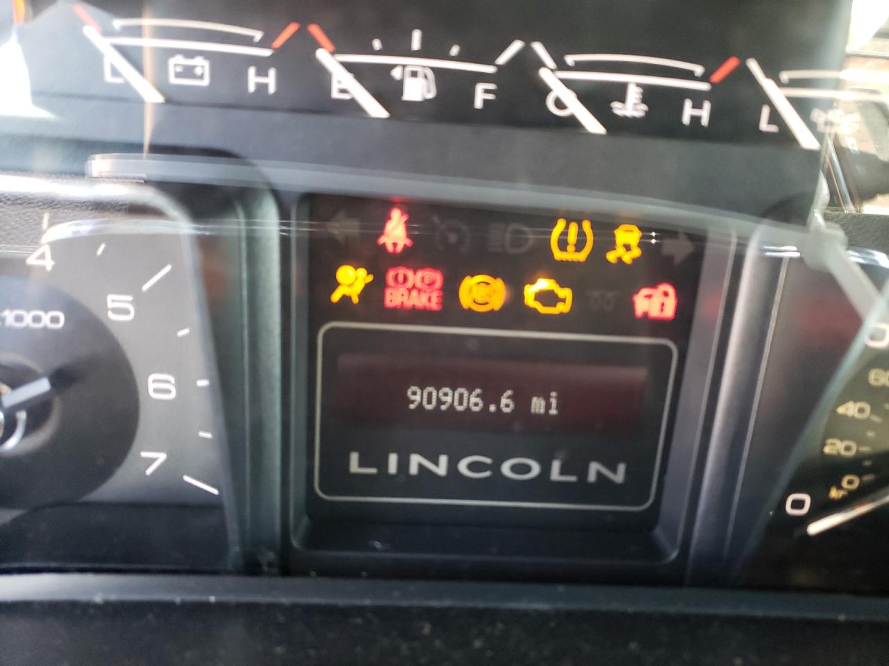 Photo 8 from auction – 2011 LINCOLN NAVIGATOR with VIN 5LMJJ3J52BEJ06400