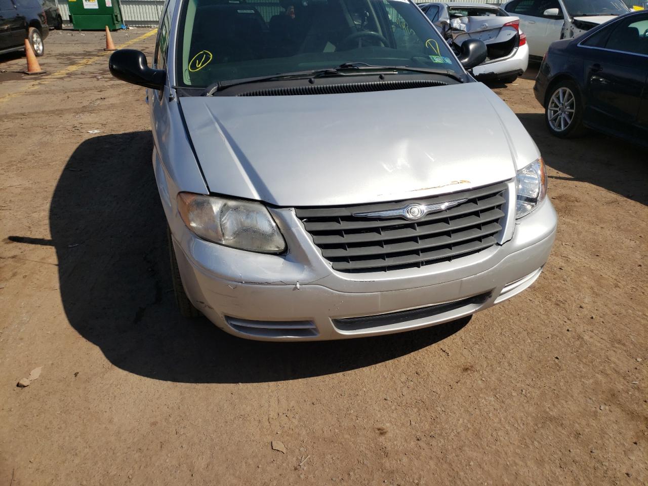 Photo 9 from auction – 2005 CHRYSLER TOWN & COU with VIN 1C4GP45R95B370898