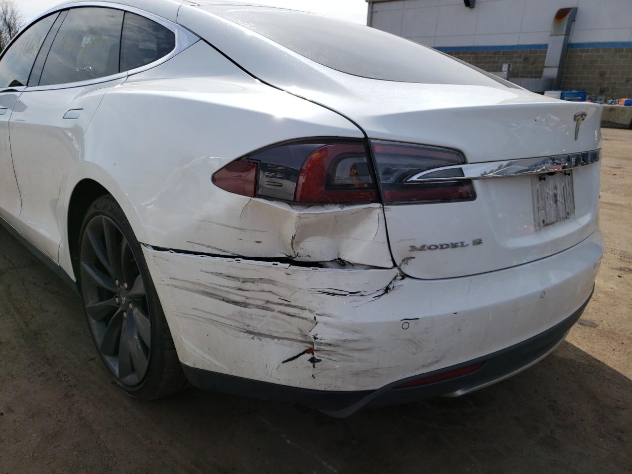 Photo 9 from auction – 2014 TESLA MODEL S with VIN 5YJSA1H11EFP34759