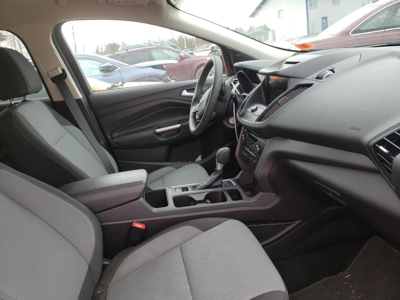 Photo 5 from auction – 2017 FORD ESCAPE SE with VIN 1FMCU9GD4HUD23269